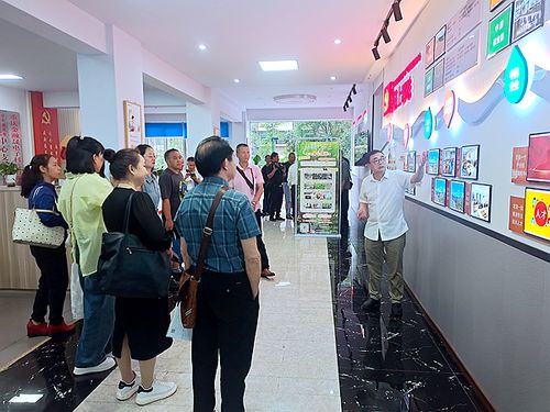 堅(jiān)定信心 緊跟市場 做大主業(yè) 沙龍活動(dòng)在躍騰印務(wù)舉行